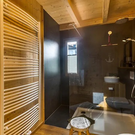 Oberwald Chalets 4 *